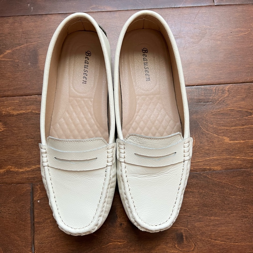 Women’s Beauseen White Loafers Sz 11